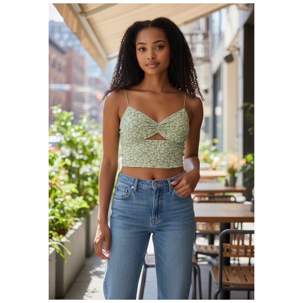 Urban‎ Outfitters Cut Out Floral Crop Top S Green